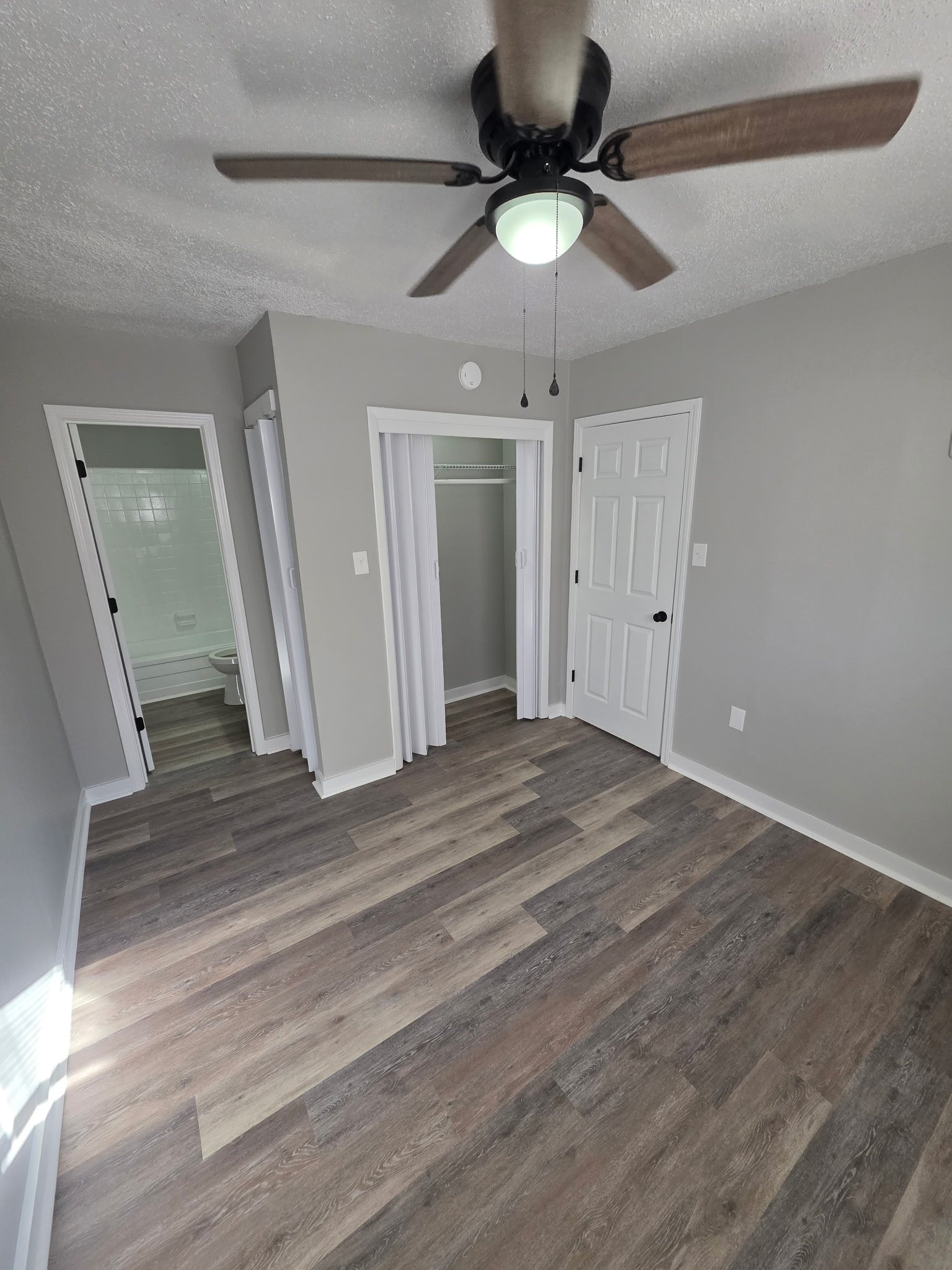 1 Bedroom with closet